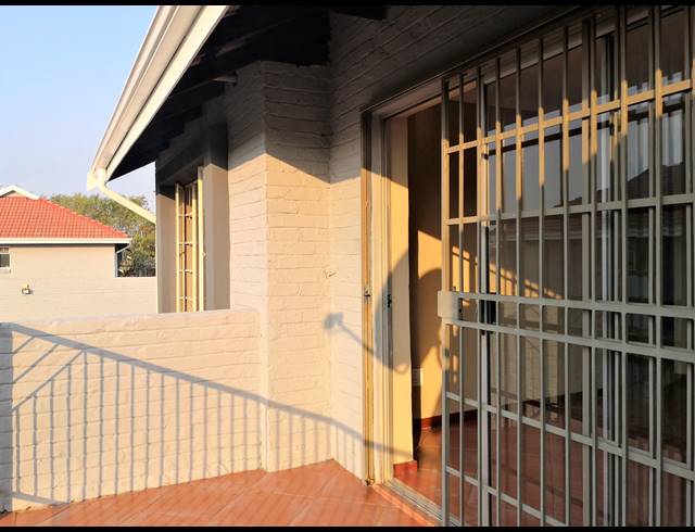 2 BEDROOM APARTMENT SOLD IN MORELETA PARK